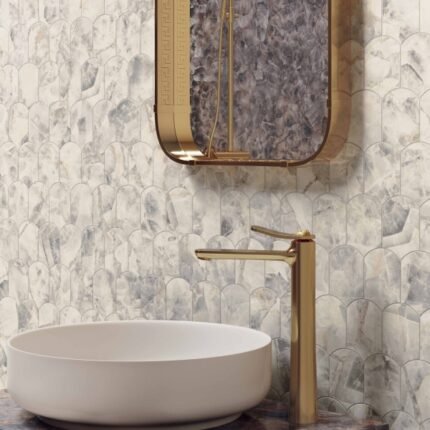 1263A01DETAILSCURVYSLEEVEWASHBASINMIXERGOLDGREEKMIRROR45X90GOLD KTK Home Boutique